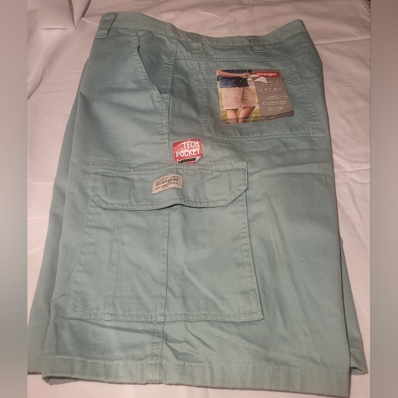 Wrangler cargo shorts - Picture 4 of 6